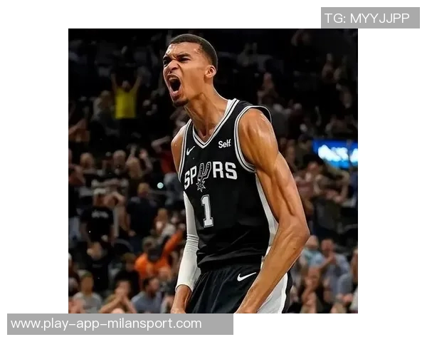 文班亚马篮下强势封盖卡明斯基震撼全场引发热议 文班亚马篮下强势封盖卡明斯基震撼全场引发热议