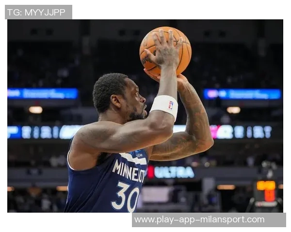 兰德尔半场表现稳定11投6中贡献14分4篮板1助攻1抢断 兰德尔半场表现稳定11投6中贡献14分4篮板1助攻1抢断