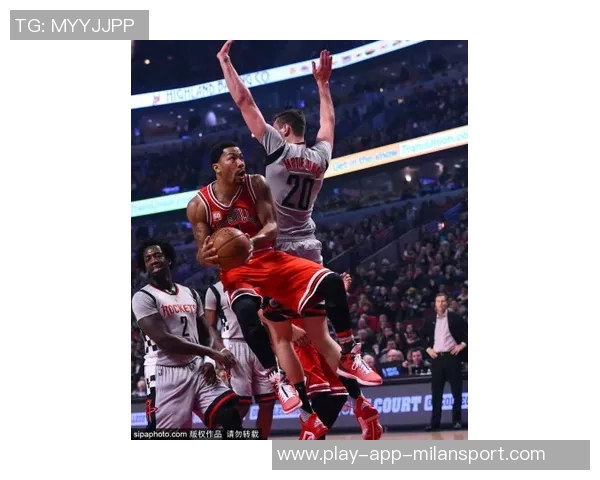 巴特勒强势突破篮下完成折叠打进并造成对手犯规精彩瞬间 巴特勒强势突破篮下完成折叠打进并造成对手犯规精彩瞬间