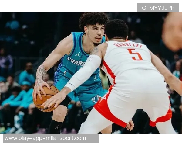 拉梅洛鲍尔表现出色13投8中三分4中8砍下20分助攻6次正负值高达27