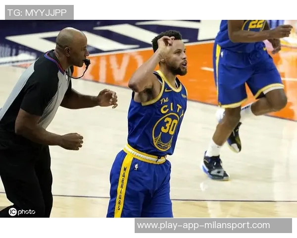 安芬尼西蒙斯表现平平15投5中三分8投3中贡献17分4篮板5助攻正负值12