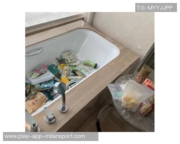 女主持调侃按摩浴缸情趣皮尔斯幽默回应家中无此奢侈品 女主持调侃按摩浴缸情趣皮尔斯幽默回应家中无此奢侈品