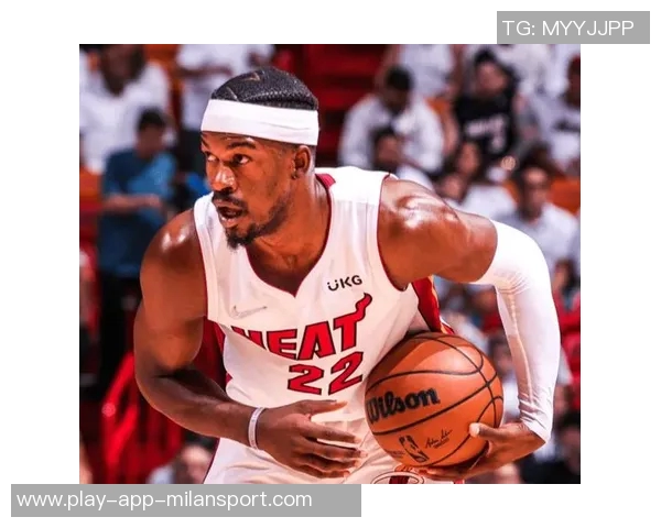 怀特首节火力全开半场贡献18分3板3助表现抢眼状态火热 怀特首节火力全开半场贡献18分3板3助表现抢眼状态火热